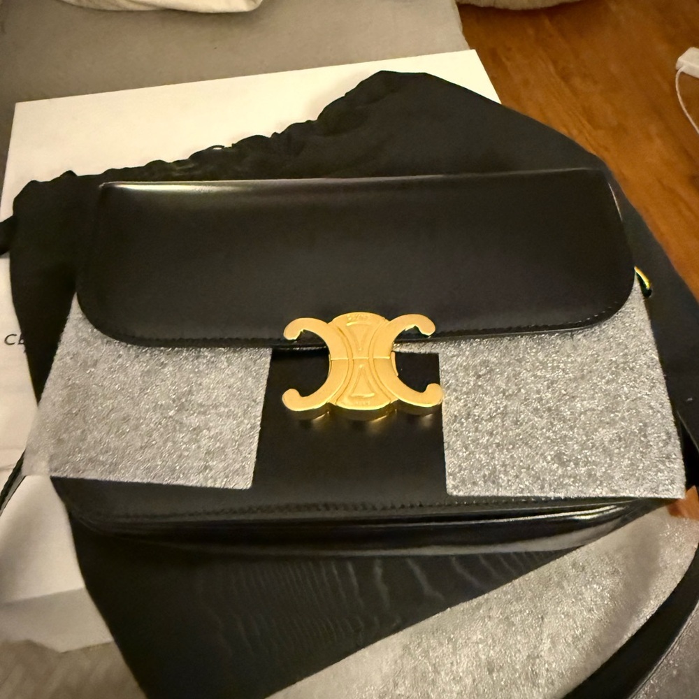LIKE NEW Celine CLASSIQUE TRIOMPHE BAG IN SHINY CALFSKIN BLACK/ Medium size - Picture 12 of 13